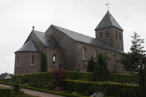 Klemensker - kościół