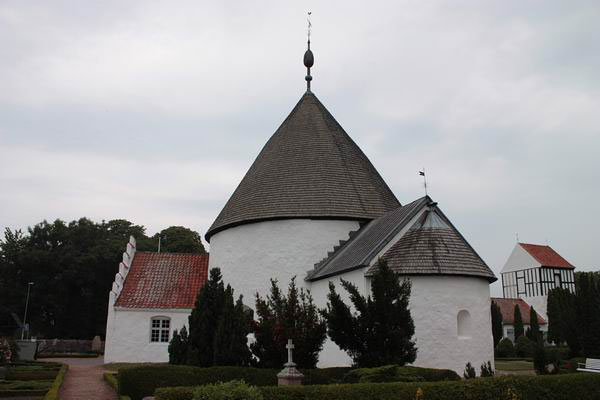 Nyker - kościół rotundowy